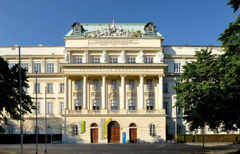 Technische_Universität_Wien_mainbuilding_mainentrance_northview